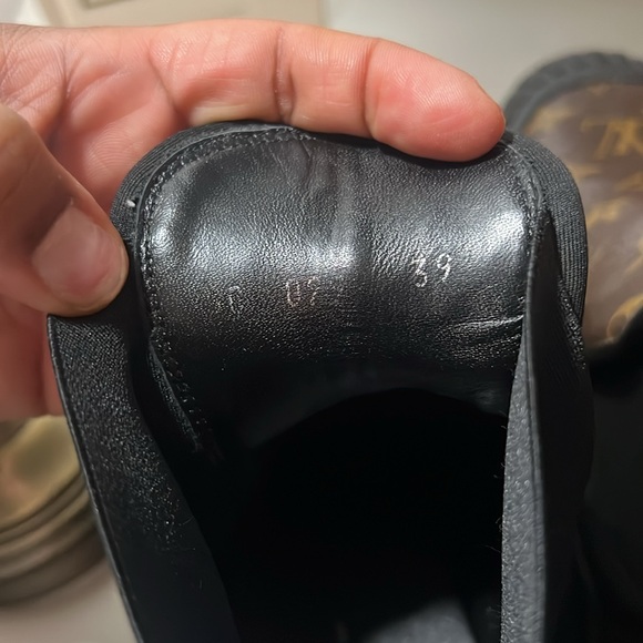 Louis Vuitton ankle boot size 39. Good condition. Some creases, not worn much. - Picture 7 of 14